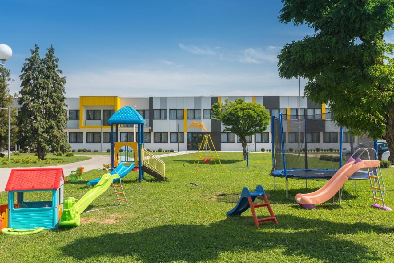 Hotel Stobex Лозница Екстериор снимка