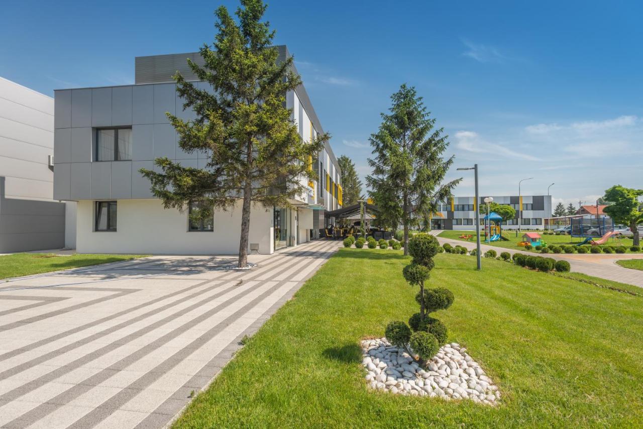 Hotel Stobex Лозница Екстериор снимка