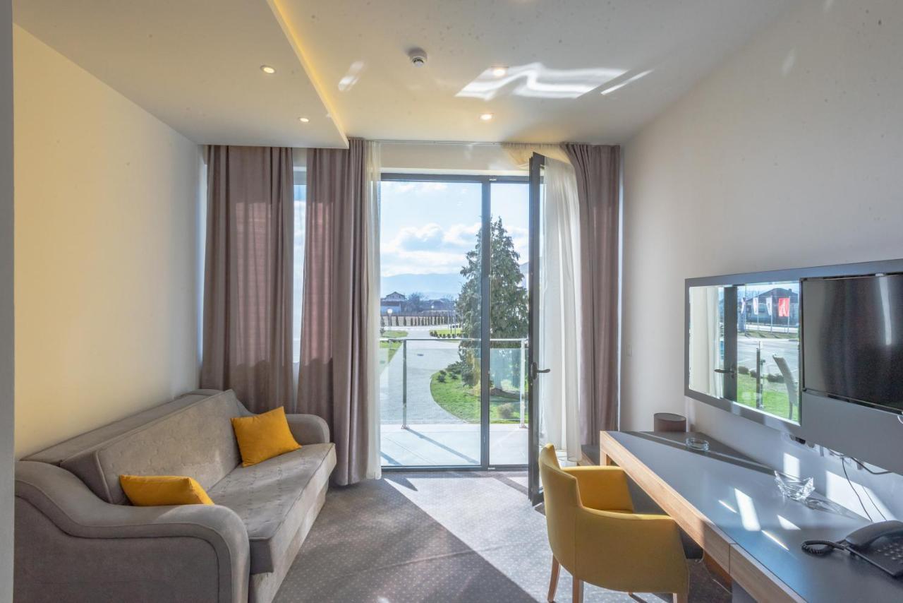 Hotel Stobex Лозница Екстериор снимка