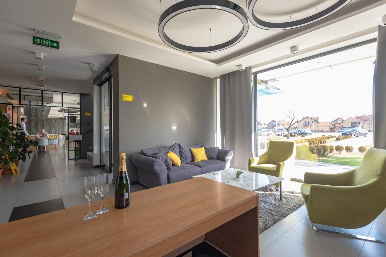 Hotel Stobex Лозница Екстериор снимка